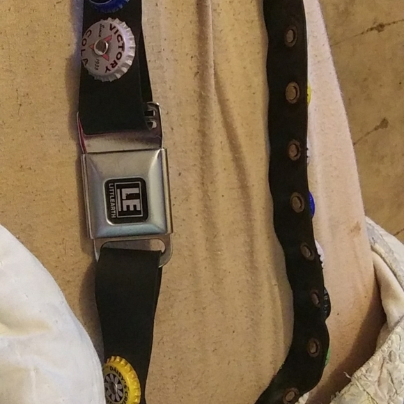 Little Earth bottle cap belt from Buckle - Picture 5 of 5